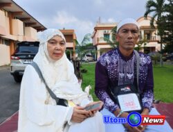 20 Tahun Jualan Pisang Goreng, Pasutri Asal Sergai Naik Haji