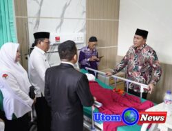 Jenguk Jemaah Technical Landing, Ketua PPIH Embarkasi Medan: Kami Siap Melayani