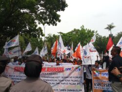 Ratusan Buruh FSPMI Provinsi Riau Geruduk DPRD Provinsi Riau, Suarakan 8 Tuntutan