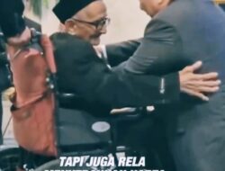 Presiden Prabowo Berlutut Menyematkan Bintang Jasa Utama untuk Nyak Sandang Sang Pahlawan Tanpa Tanda Jasa di Usia 100 Tahun.