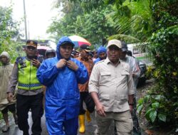 Respon Cepat Pemkab Deli Serdang Tangani Banjir  Turunkan Alat, Dirikan Posko dan Lakukan Evakuasi