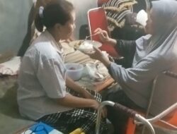 Ketua PPBMI Awaludin Sikumbang dan Rekan Jurnalis Berikan Semangat untuk Sumartik, Istri Ketua JWI Deli Serdang.