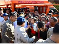 Presiden Prabowo Subianto Tinjau Langsung Posko Pengungsian di Padang Pariaman, Sumbar.