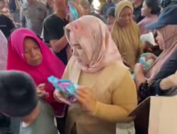 Ketua PKK Deli Serdang Jelita Siregar Bergerak Cepat, Borong Pempes dan Sembako untuk Korban Banjir Anak-Anak.