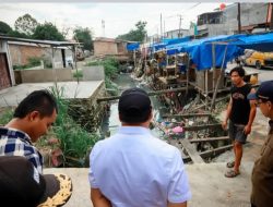 Bupati Asri Turun Langsung Awasi Pengerukan Parit, “Belajar dari Banjir Besar, Tak Ada Lagi Hambatan Aliran Air”