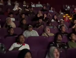 Bupati Asriluddin Tambunan Beri “Reward” Spesial: Petugas Kebersihan Nonton Bareng “Agak Laen 2” Pasca Banjir Deliserdang