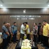 Bukti, ” Kepedulian Dibalas Kerja Sama: Aceh Timur Beri Piagam ke Pemkab Deli Serdang”