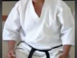 filosofi bela diri klasik. Paling terkenal di Karate-Do: “Kara”= kosong, “Te” = tangan. (Tako) Tapi maknanya jauh lebih dalam dari “tangan kosong”. Oleh; Hasan Basri Siregar, Senior Pelatih Tako Indonesia. 