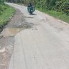 Program Bupati jelas: lapor hari ini, besok beres. Fakta di lapangan: lubang menganga berbulan-bulan. Warga tanya: Satgas JAMU-nya tidur?
