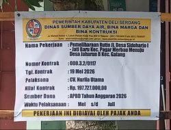 “Foto Warga Bongkar Kejanggalan Papan Proyek Rp197 Juta Pagar Merbau-Galang: Jhon Erwin Tambunan, SH Soroti Cacat Administrasi Vs Standar PUPR”