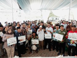 Bupati Asri: Penggali Kubur Adalah Pahlawan Sosial. 2 Orang Diberangkatkan Umrah dari Labuhan Deli