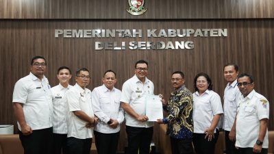 “BUPATI COPOT KETUA FKDM, KEPALA KESBANGPOL MUNDUR. ANWAR SADAT SIREGAR DITUNJUK JADI PLH”         Pemkab Deli Serdang Tegaskan Komitmen Jaga Netralitas dan Kondusivitas Daerah