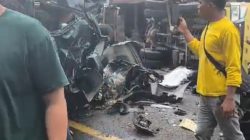 Truk Fuso Rem Blong Tabrak 8 Kendaraan, Arus Medan-Berastagi Sempat Macet