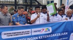 Massa Buruh FSPMI Geruduk Kantor DPRD Sumut, Tuntut Disahkannya UU Pelindungan Buruh tanpa Omnibus Law