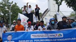 Aksi Buruh FSPMI di Kantor Gubsu Tuntut UU Pelindungan Ketenagakerjaan dan UMP Naik 10% tahun 2027 