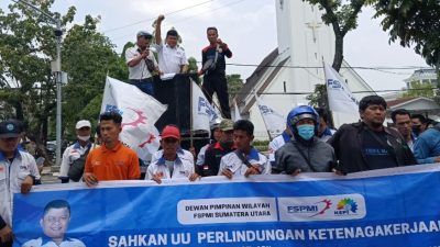 Aksi Buruh FSPMI di Kantor Gubsu Tuntut UU Pelindungan Ketenagakerjaan dan UMP Naik 10% tahun 2027 